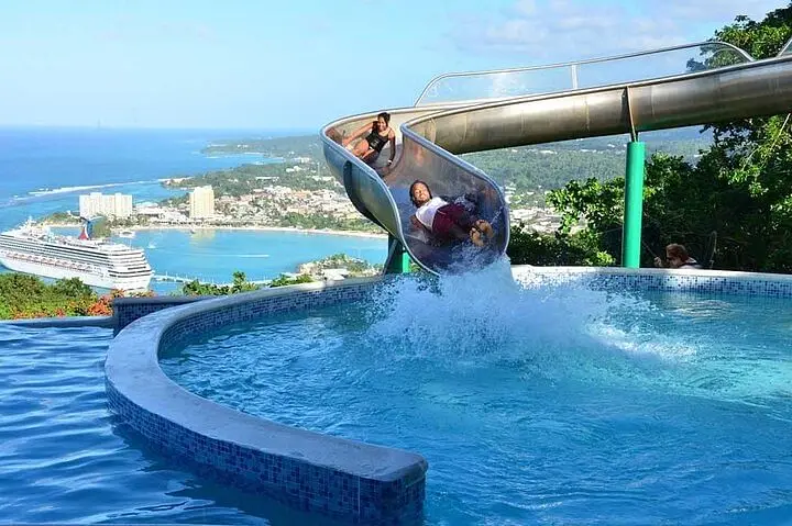 Half- Day Tour of Dunn's River Falls and Blue Hole in Ocho Rios