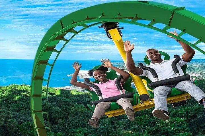 Half- Day Tour of Dunn's River Falls and Blue Hole in Ocho Rios